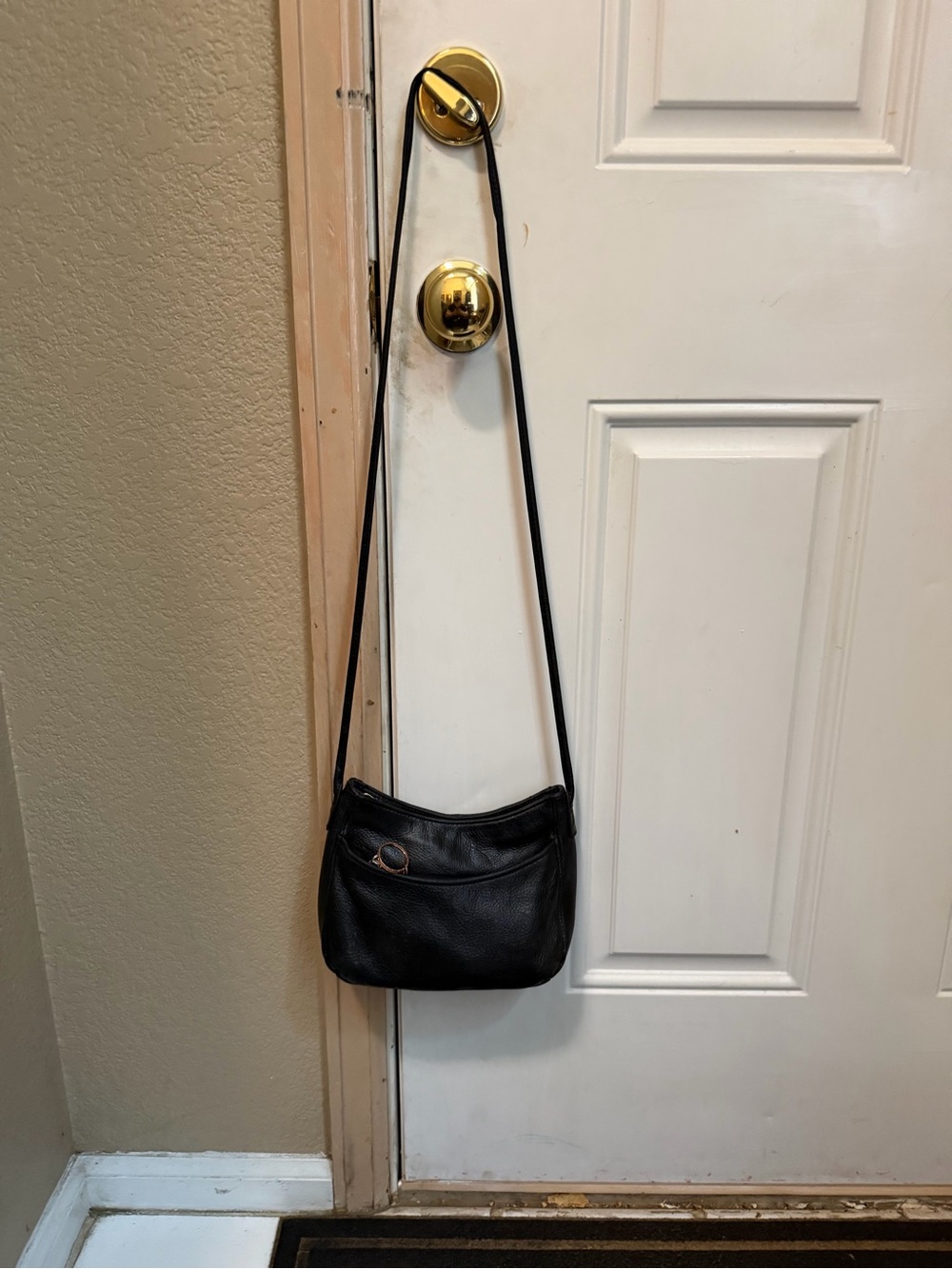 Vintage Fossil Small Black Pebbled Leather Crossbody Bag SL8718. No Key Charm.